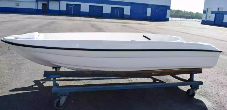 Стеклопластиковая лодка Пингвин (тримаран) в Магнитогорске