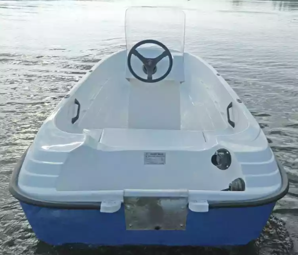 Стеклопластиковая лодка Пингвин с консолью (тримаран) в Магнитогорске