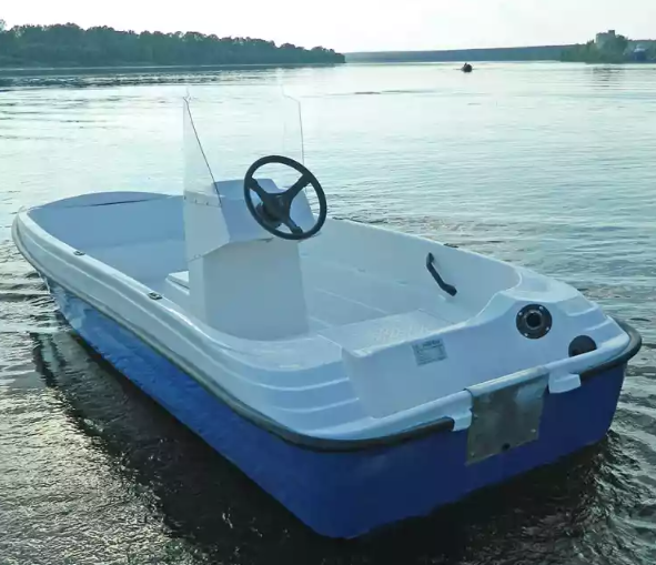 Стеклопластиковая лодка Пингвин с консолью (тримаран) в Магнитогорске