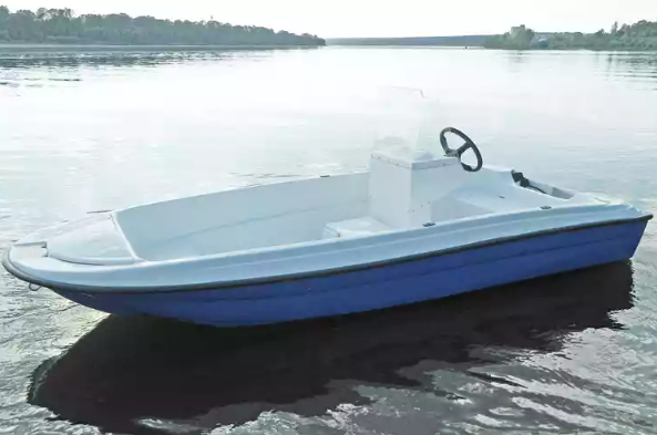 Стеклопластиковая лодка Пингвин с консолью (тримаран) в Магнитогорске