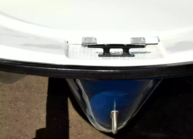 Стеклопластиковая лодка Пингвин с консолью (тримаран) в Магнитогорске