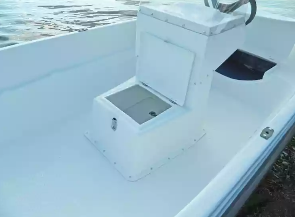 Стеклопластиковая лодка Пингвин с консолью (тримаран) в Магнитогорске