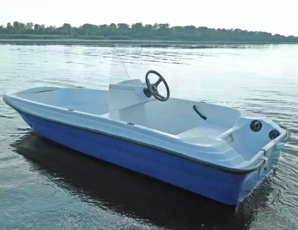Стеклопластиковая лодка Пингвин с консолью (тримаран) в Магнитогорске