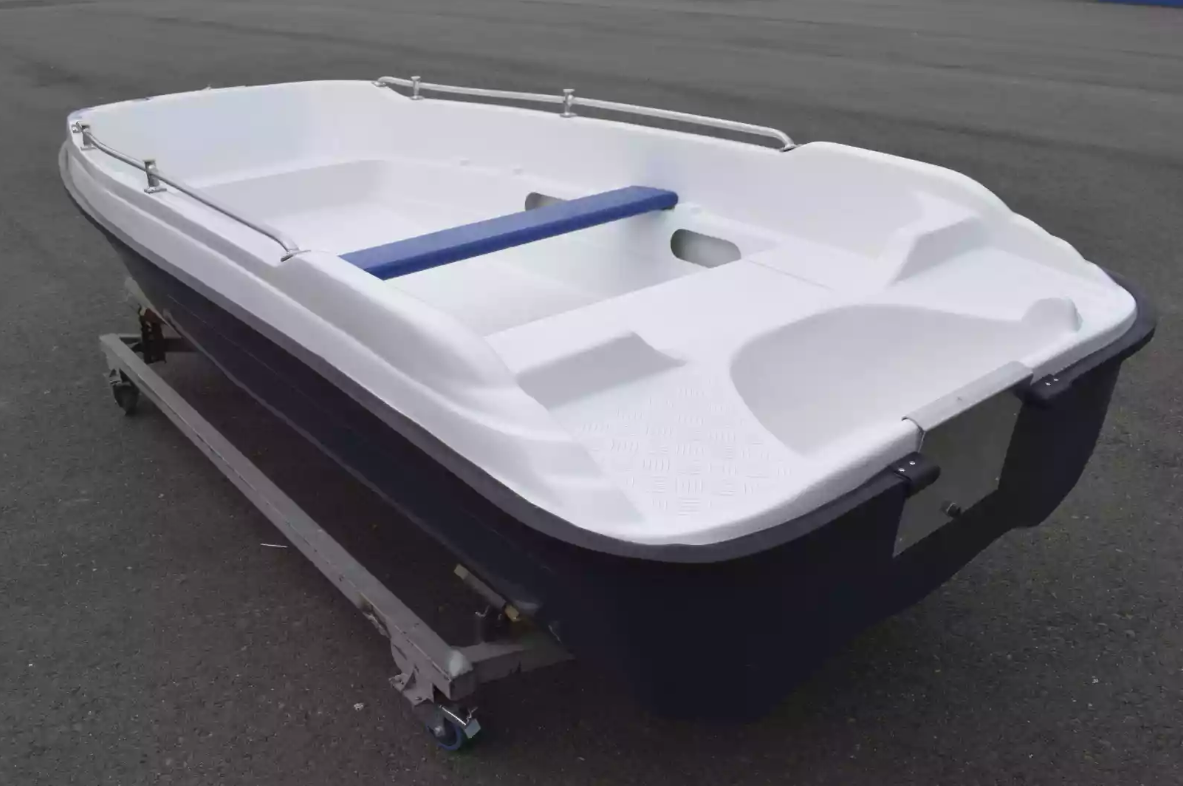 Стеклопластиковая лодка Пингвин New (тримаран) в Магнитогорске