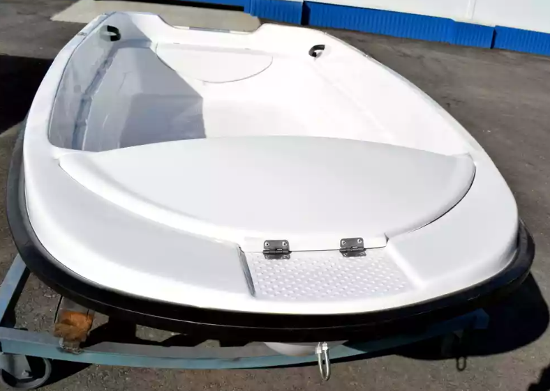 Стеклопластиковая лодка Пингвин (тримаран) в Магнитогорске