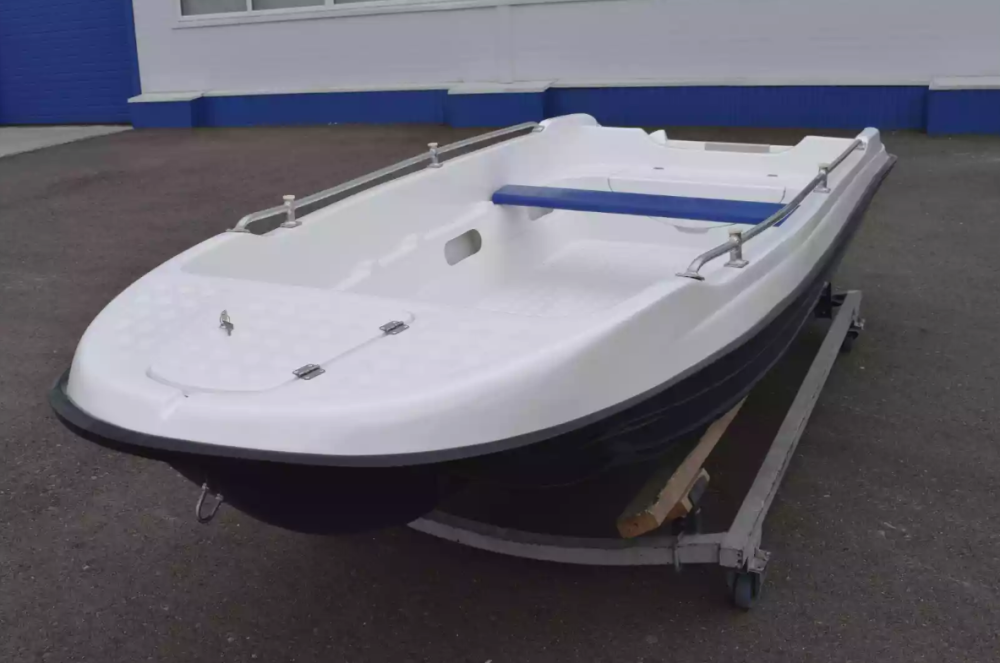 Стеклопластиковая лодка Пингвин New (тримаран) в Магнитогорске