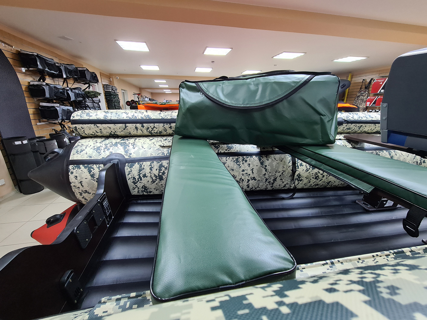 КОМПЛЕКТ МЯГКИХ НАКЛАДОК С СУМКОЙ ДЛЯ ЛОДОК 80Х20 ЗЕЛЕНЫЙ в Магнитогорске