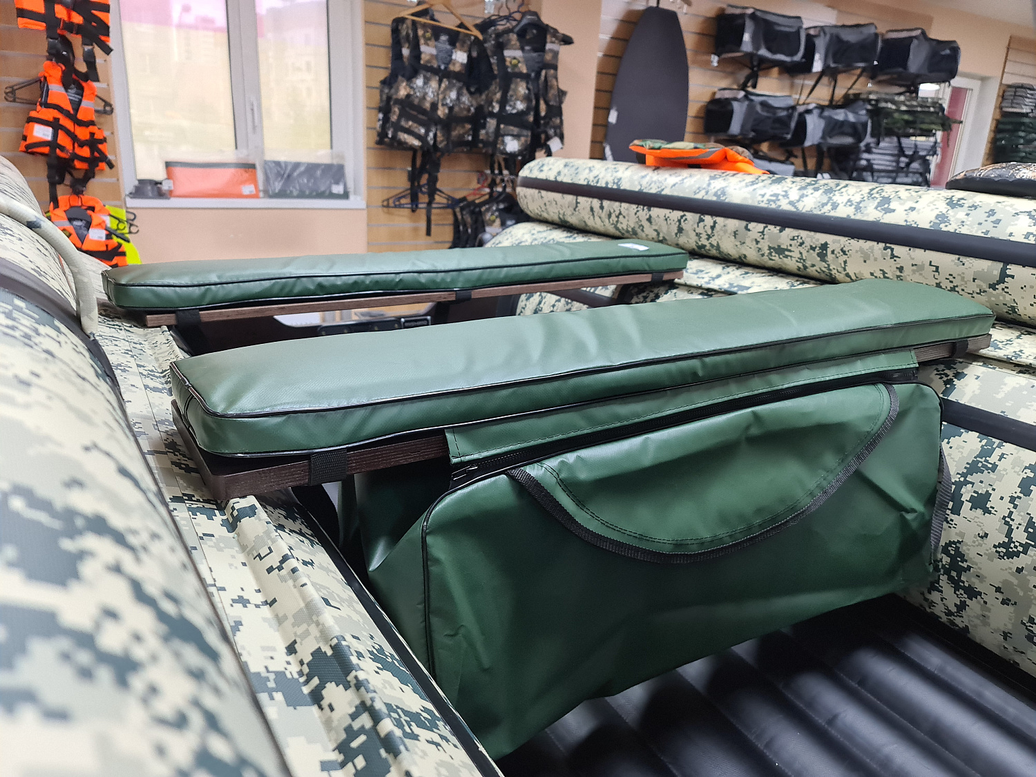 КОМПЛЕКТ МЯГКИХ НАКЛАДОК С СУМКОЙ ДЛЯ ЛОДОК 80Х20 ЗЕЛЕНЫЙ в Магнитогорске